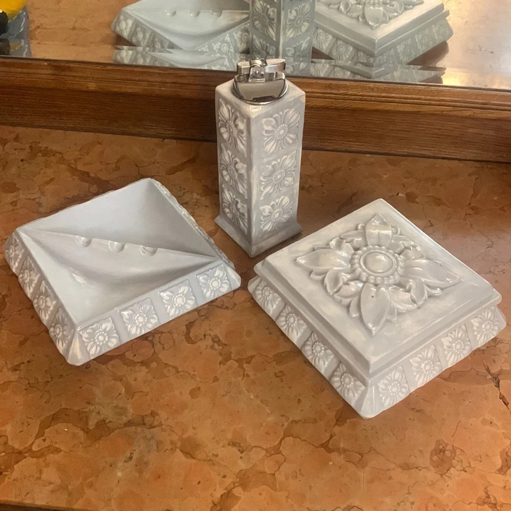 Vintage 1970s Ceramic Ashtray Cigar box set